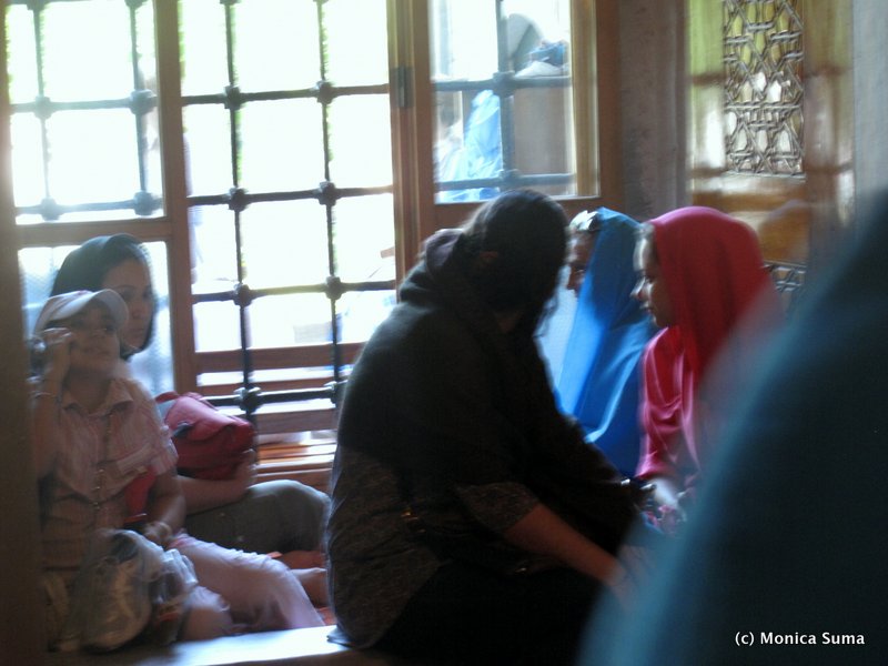 Muslim women inside Sultanahmet Blue mosque